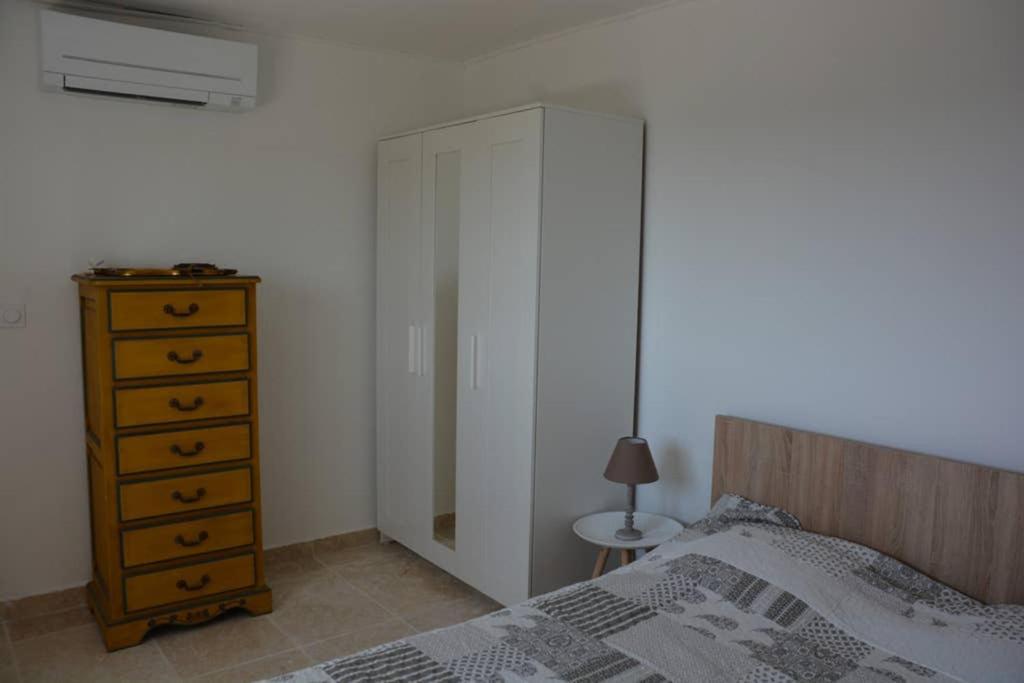 La Venturonne Appartement Neuf Rez De Jardin 45 M2 Vue Mer Et Vignes 10 Mn Des Plages Le Beausset Kültér fotó