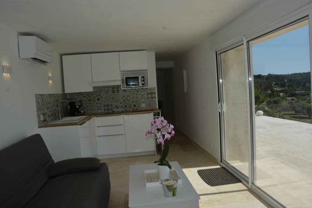 La Venturonne Appartement Neuf Rez De Jardin 45 M2 Vue Mer Et Vignes 10 Mn Des Plages Le Beausset Kültér fotó